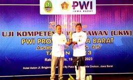 Gubernur Jabar Membuka UKW PWI Jabar Angkatan 64-65 di Cirebon
